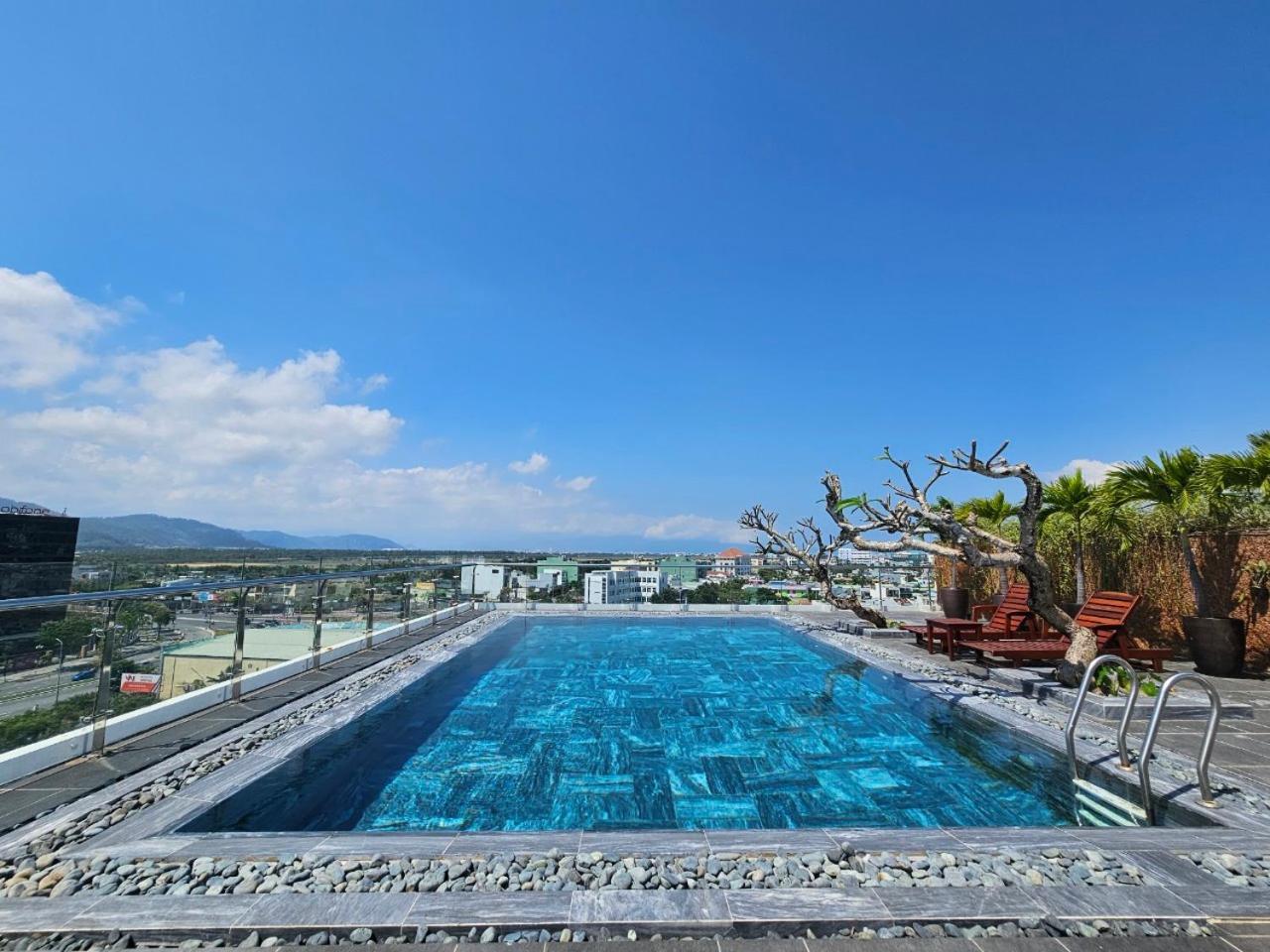 Mtr Apartment & Hotel Da Nang Bagian luar foto