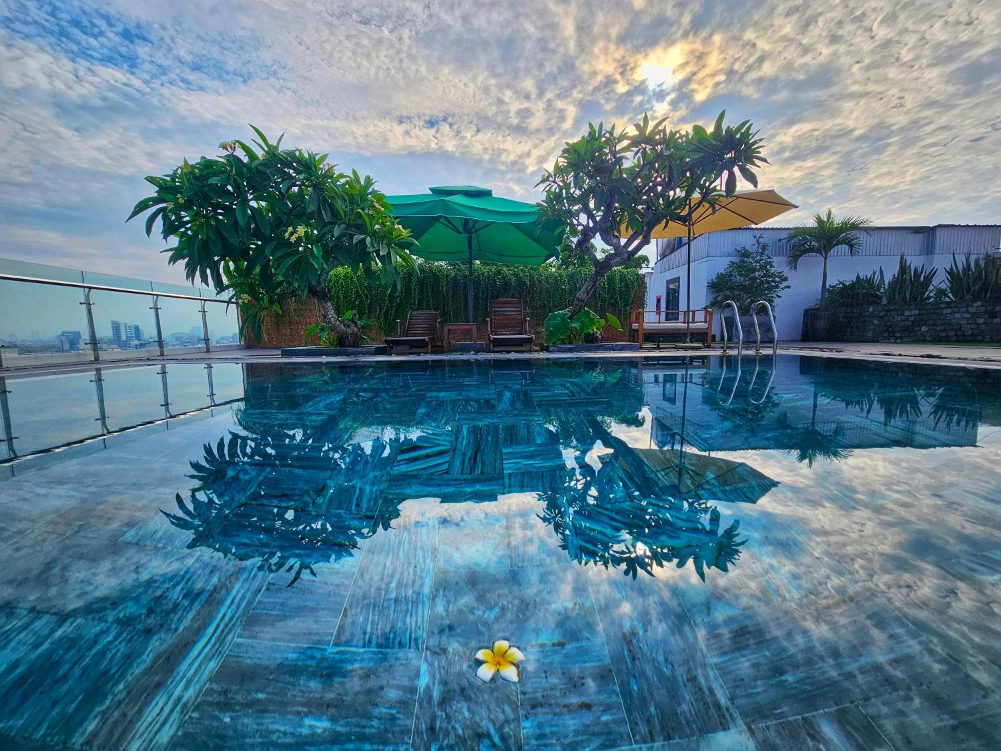Mtr Apartment & Hotel Da Nang Bagian luar foto